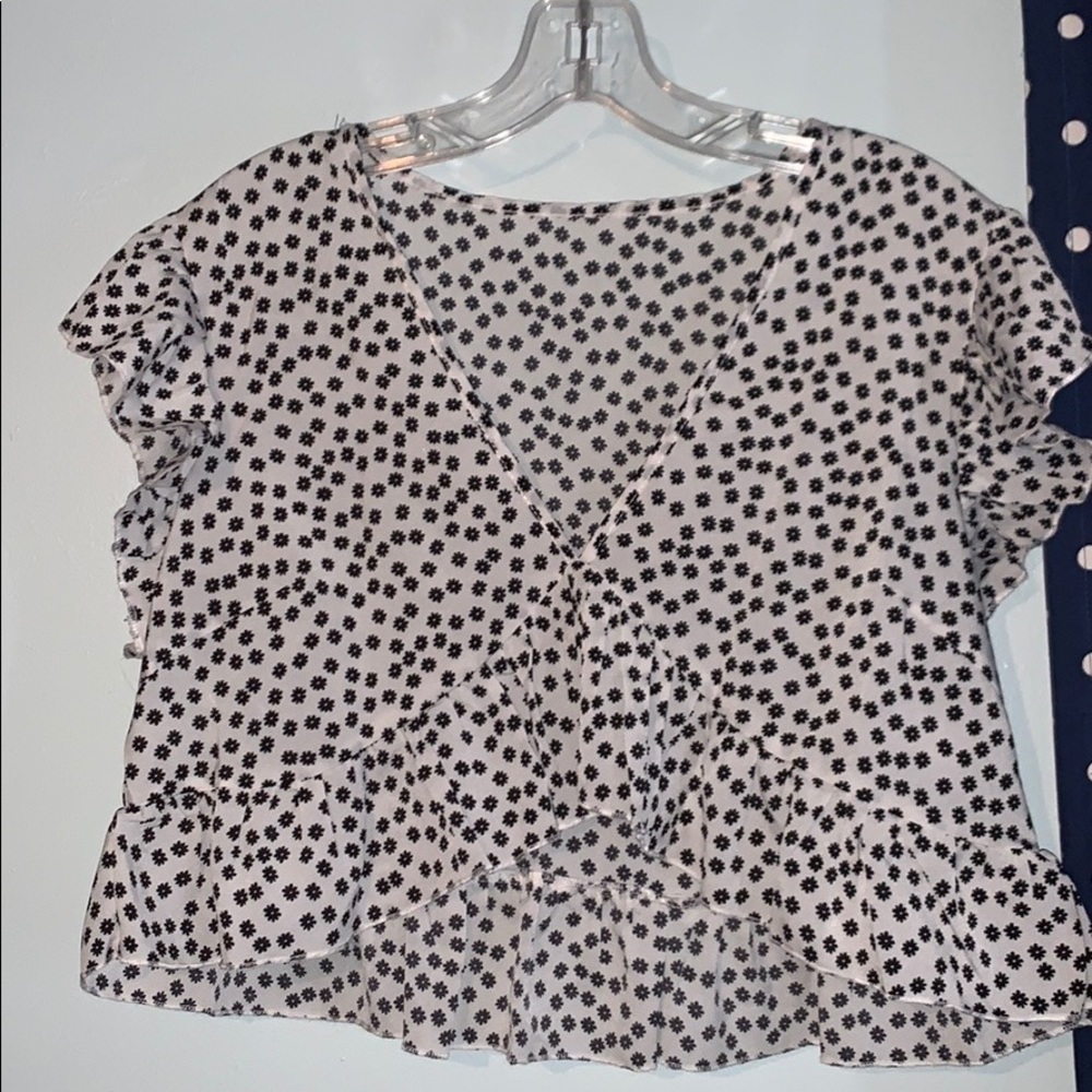 High low crop top with v neck